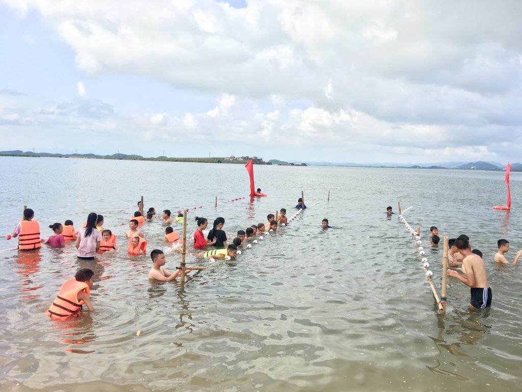 Lớp học bơi miễn phí của các trẻ em Hải Phòng trong dịp hè